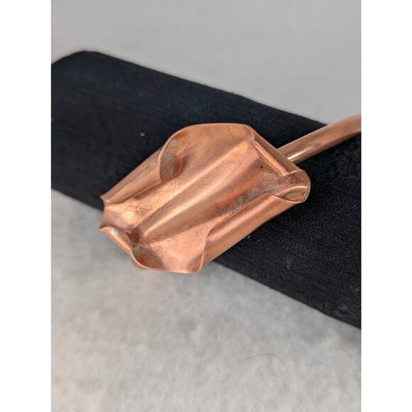 Copper bangle closed must fit over knuckles not more than ,7 .25'.Heavy gauge - Picture 2 of 7